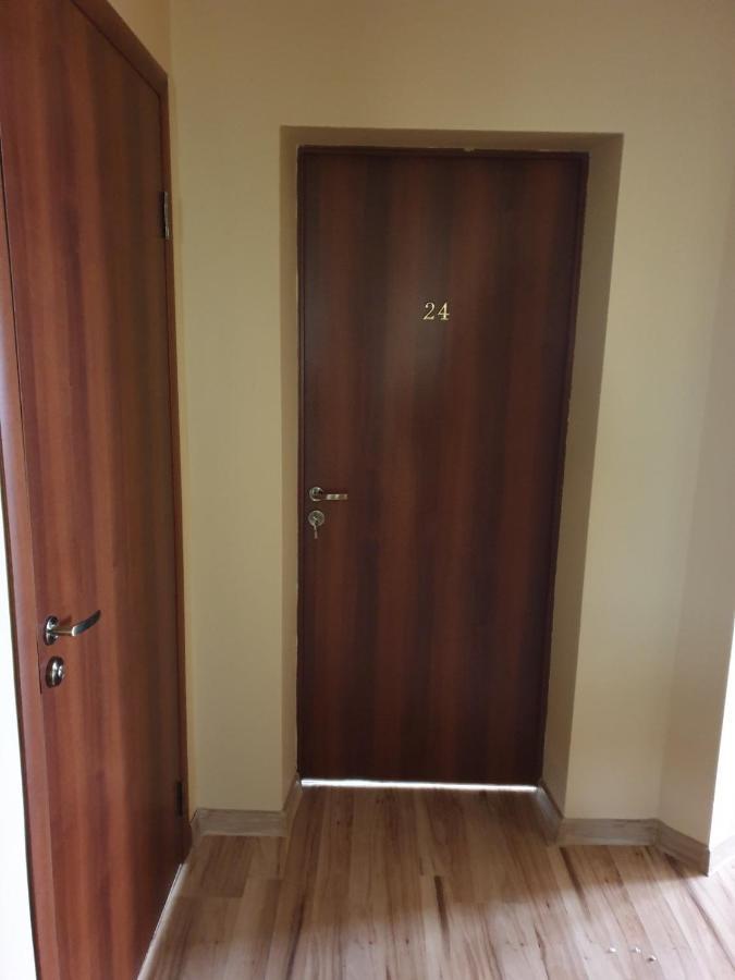 Babilonas Hotel Плунге Екстериор снимка