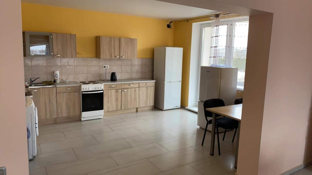 Babilonas Hotel Плунге Екстериор снимка